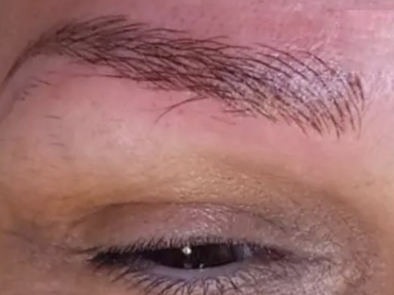 Dopo: microblading al Centro Estetico Trilogy, sopracciglio pieno disegnato pelo per pelo